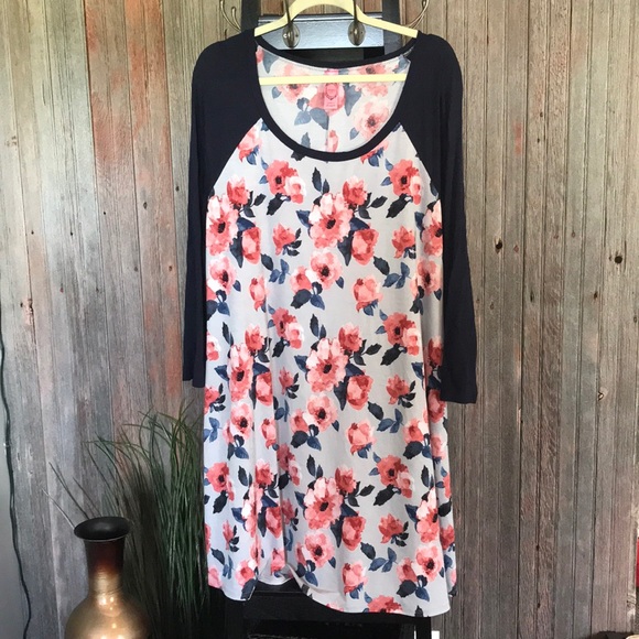 Dress - Picture 1 of 3